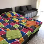 شقة Parti