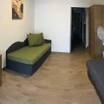 شقة Parti *